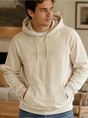 American Eagle Cream Sweatshirt. Size: Medium